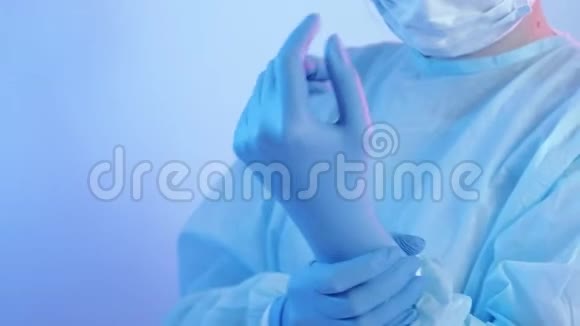 感染防护医师戴手套视频的预览图