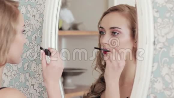 化妆艺术装饰化妆品女性睫毛膏视频的预览图
