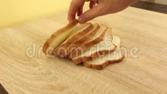 手打开一片面包视频的预览图