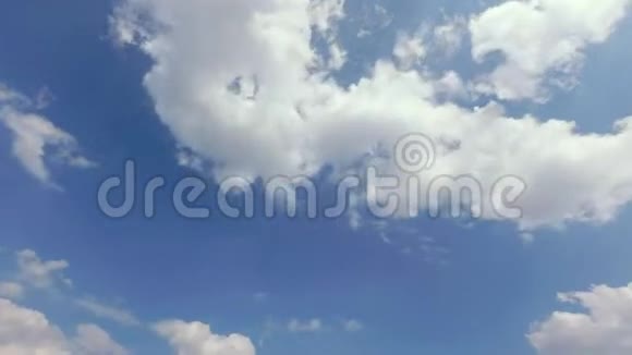 蓝天随云的流逝视频的预览图