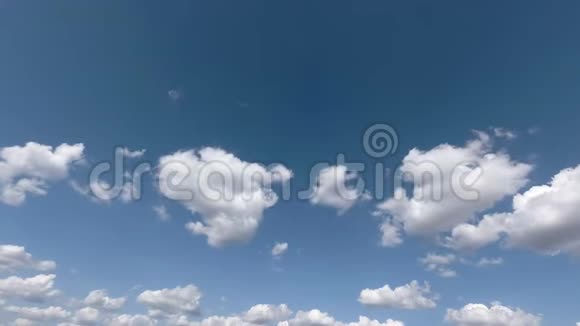 蓝天随云的流逝视频的预览图