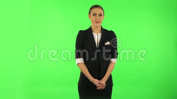 女人严格地用手做手势意思是否认说不绿色屏幕视频的预览图
