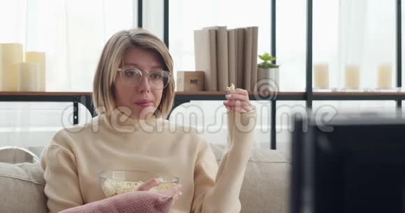 女人讨厌在家看电视视频的预览图