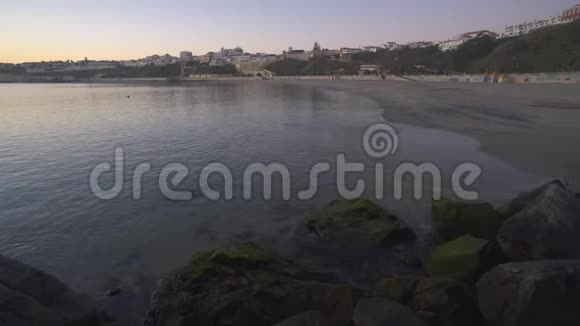 葡萄牙日落时的辛斯海滩视频的预览图