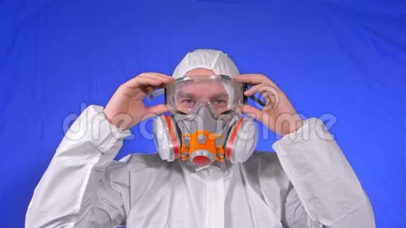 人近看戴防护医用口罩概念卫生安全视频的预览图