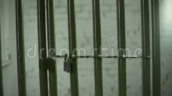 监狱门是靠推来关的视频的预览图