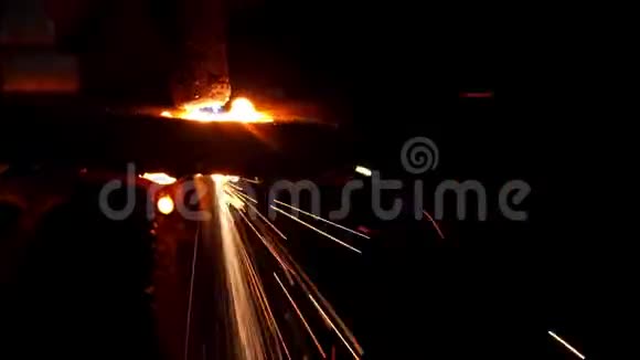 钢板气氧气切割过程中的火花视频的预览图