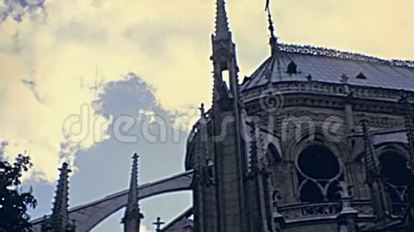 圣母院尖塔视频的预览图