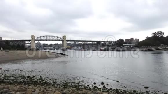 英国湾和伯拉德街大桥的延时视频视频的预览图