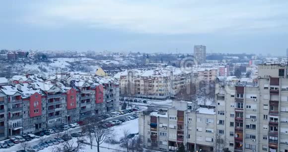 冬天在城市里的黄昏视频的预览图