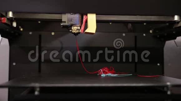 3D技术打印机打印部分从塑料电缆线关闭视频的预览图