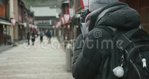 日本神奈泽历史老街的妇女照片视频的预览图
