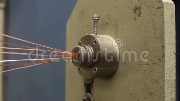铜线绕绕铜线圈变压器电气线圈的制造高压视频的预览图