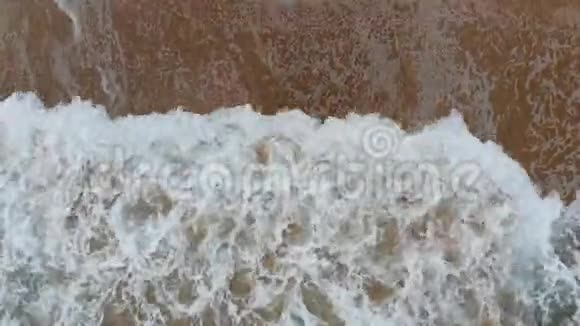 美丽的海浪蓝色和绿松石的泡沫视频的预览图