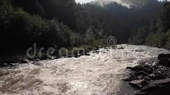 夏天的快山河视频的预览图