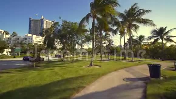 迈阿密公园的自行车道4k视频的预览图