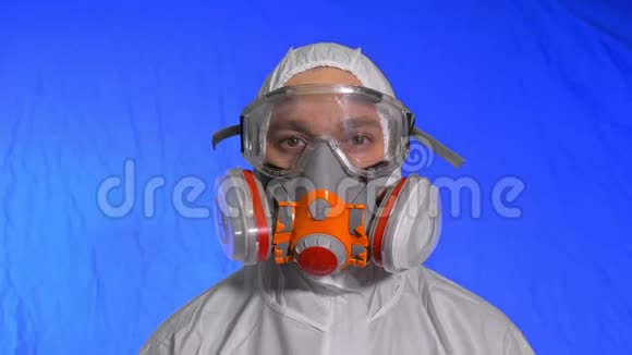 呼吸器科学病毒学家人近看戴防护医用口罩概念健康安全视频的预览图
