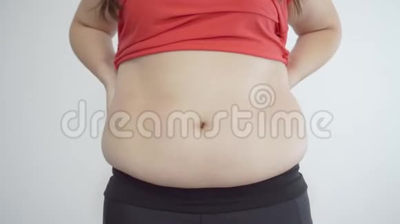 胖女人做按摩肥肚子视频的预览图