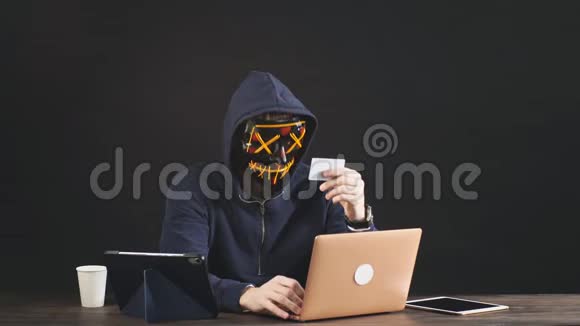 黑客从事犯罪的计算机天才视频的预览图