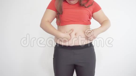 女人按摩你肥胖的腹部哭着哭着视频的预览图