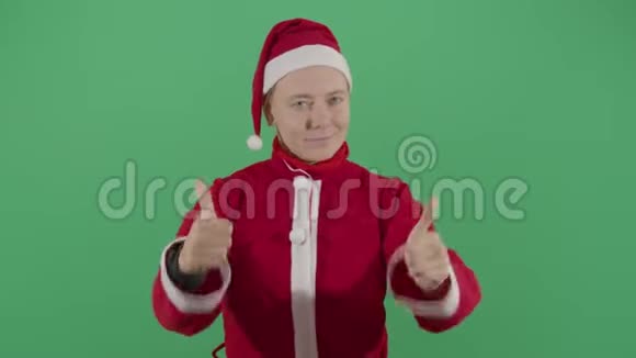 女人圣诞老人用拇指好视频的预览图