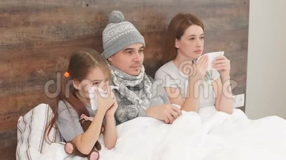 流鼻涕的家庭肖像视频的预览图