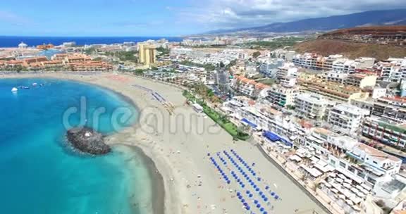 飞越西班牙加那利岛特内里费的洛斯克里斯蒂亚诺斯海滩美国视频的预览图