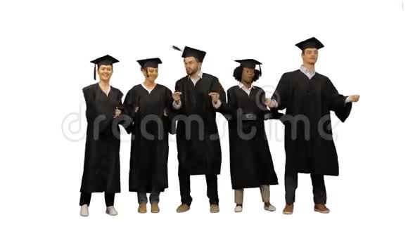 活泼的女孩和毕业的学生在白色背景下跳舞视频的预览图