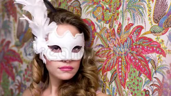 女人面具床视频的预览图