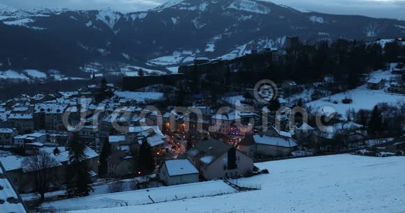 冬天的小村庄视频的预览图