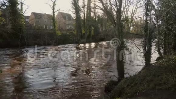 英国约克郡河水泛滥视频的预览图