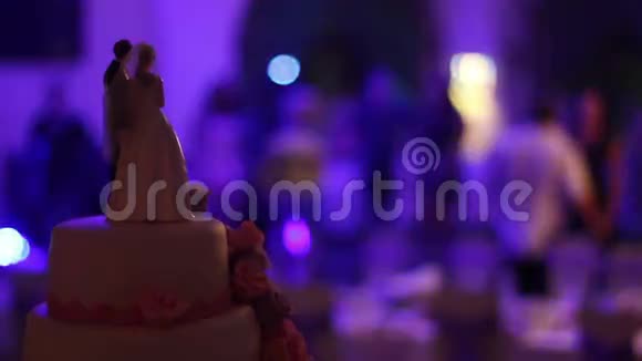 婚礼蛋糕背景的舞蹈视频的预览图