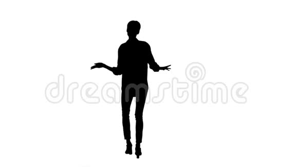 剪影女人穿着休闲衬衫跳舞视频的预览图