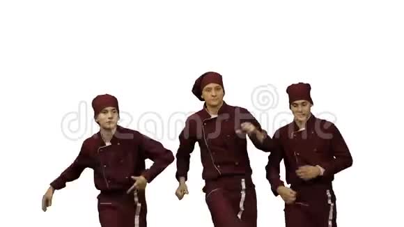 三个微笑的年轻厨师在白色背景上跳舞视频的预览图