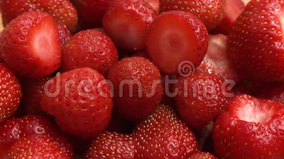 一堆草莓视频的预览图