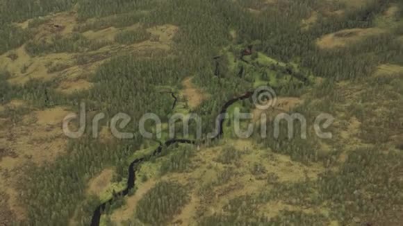 从空中看到的河流视频的预览图