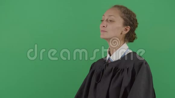 女法官选鼻子视频的预览图