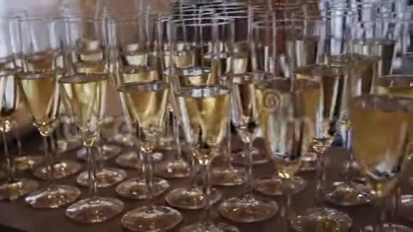 宴会上的香槟酒杯视频的预览图