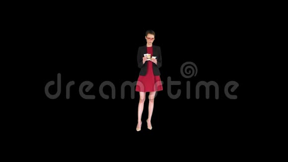 穿红裙子的女商人在空中抛钱阿尔法频道视频的预览图