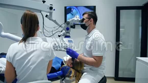 牙医做手术视频的预览图