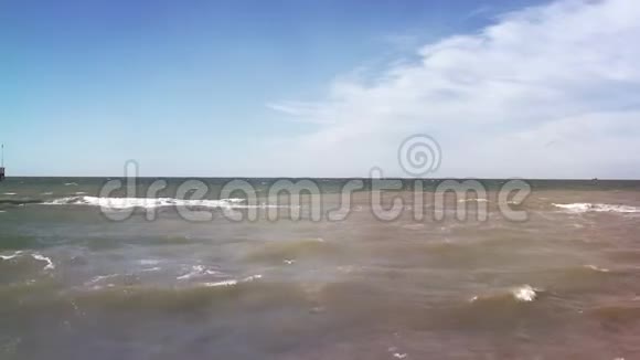 暴风雨的海景视频的预览图