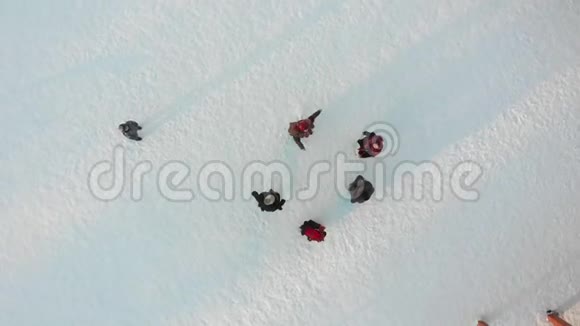俄罗斯民间传说五个圆圈的人在冬天跳舞视频的预览图