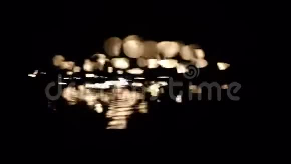 月光在波浪中反射视频的预览图