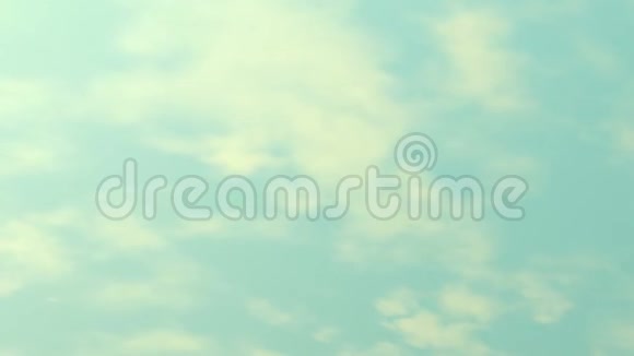 青绿色天空云视频的预览图