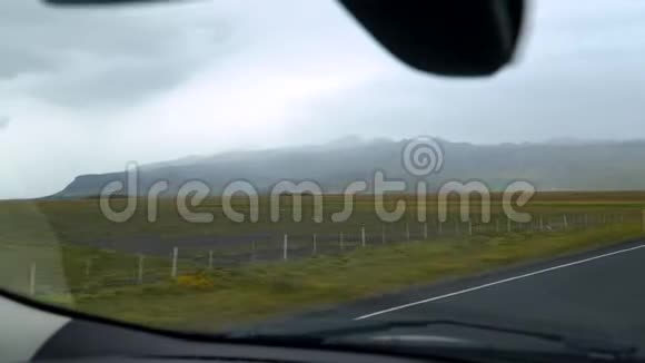 波夫在冰岛路上开车视频的预览图