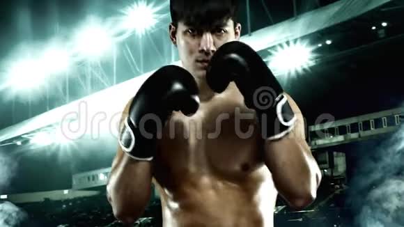 健身和拳击理念拳击手拳击手或戴着手套在戒指上摆着灯个人体育娱乐活动视频的预览图