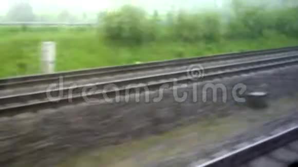 从火车窗口看到的视频的预览图
