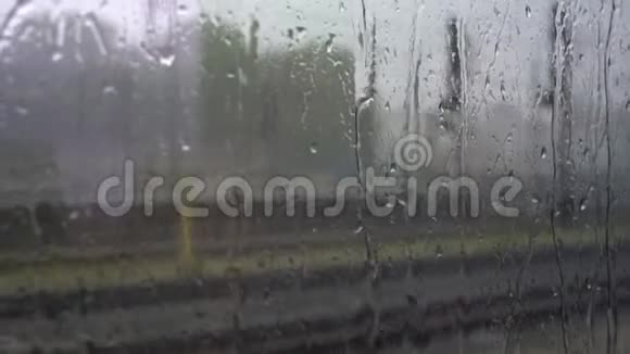 从火车窗口看到的视频的预览图