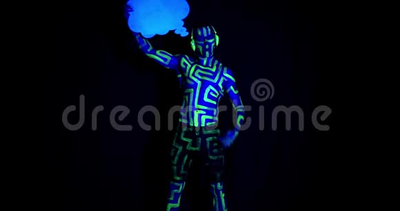紫外线下一个男人手里拿着一朵漫画书开始跳舞视频的预览图