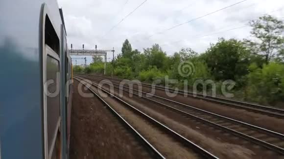 从敞开的窗户开始火车旅行视频的预览图